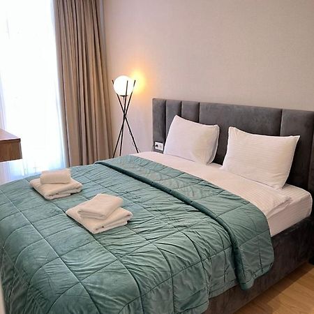 Aparthotel Holiday Lux 巴统 外观 照片