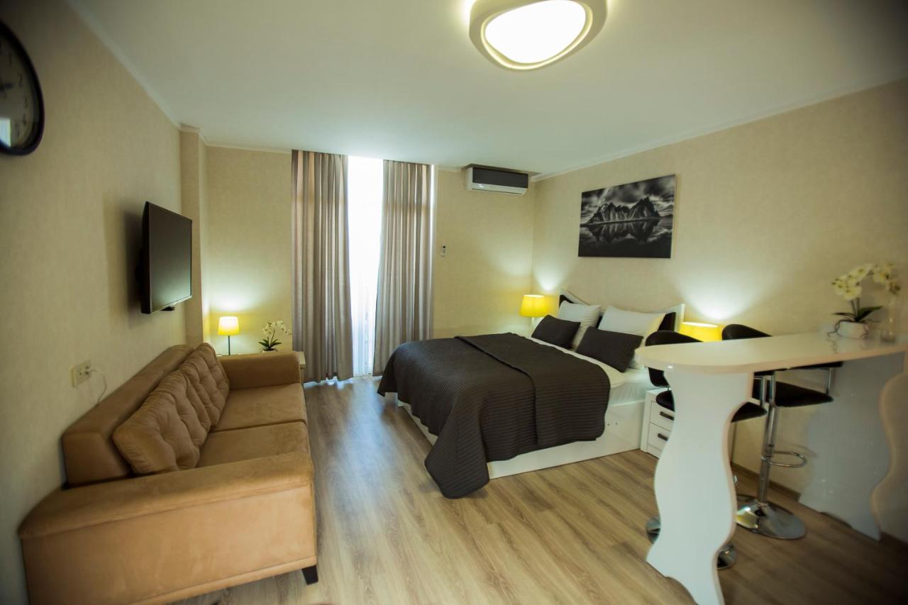 Aparthotel Holiday Lux 巴统 外观 照片