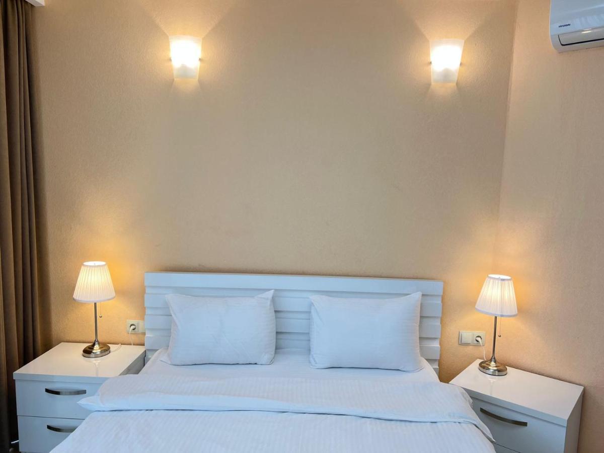 Aparthotel Holiday Lux 巴统 外观 照片