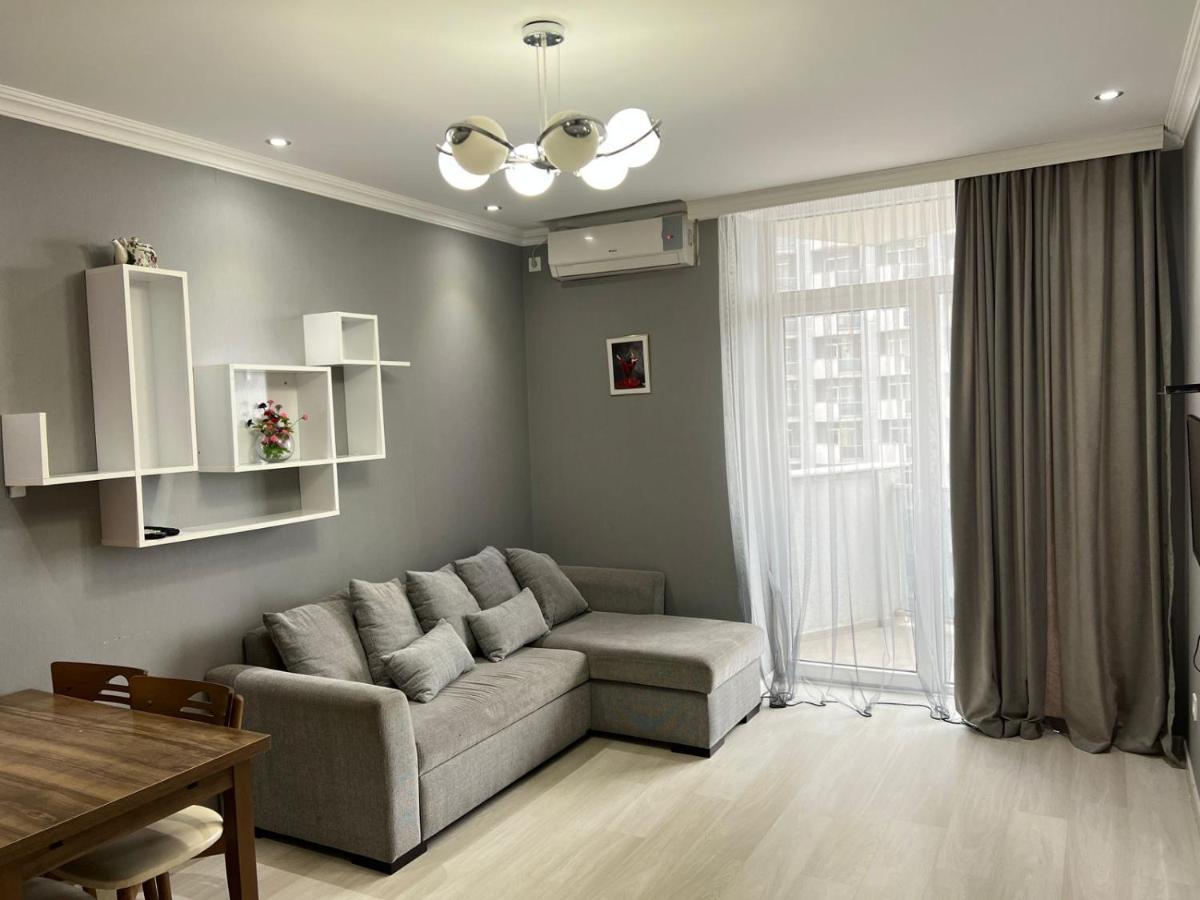 Aparthotel Holiday Lux 巴统 外观 照片
