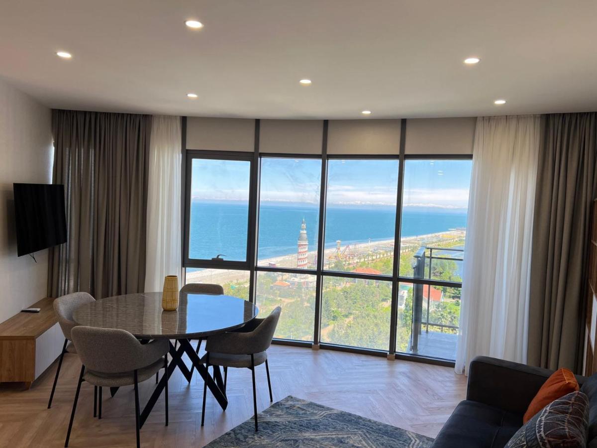 Aparthotel Holiday Lux 巴统 外观 照片