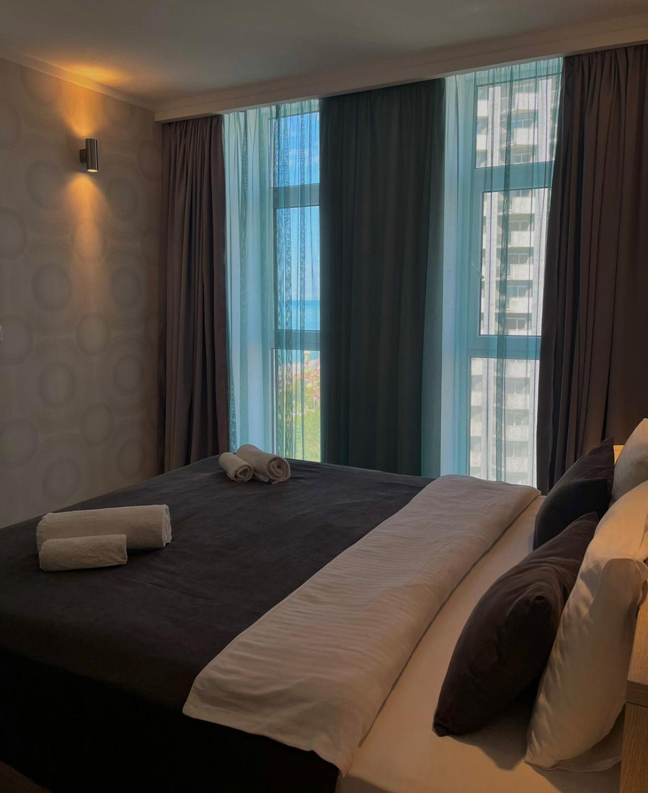 Aparthotel Holiday Lux 巴统 外观 照片