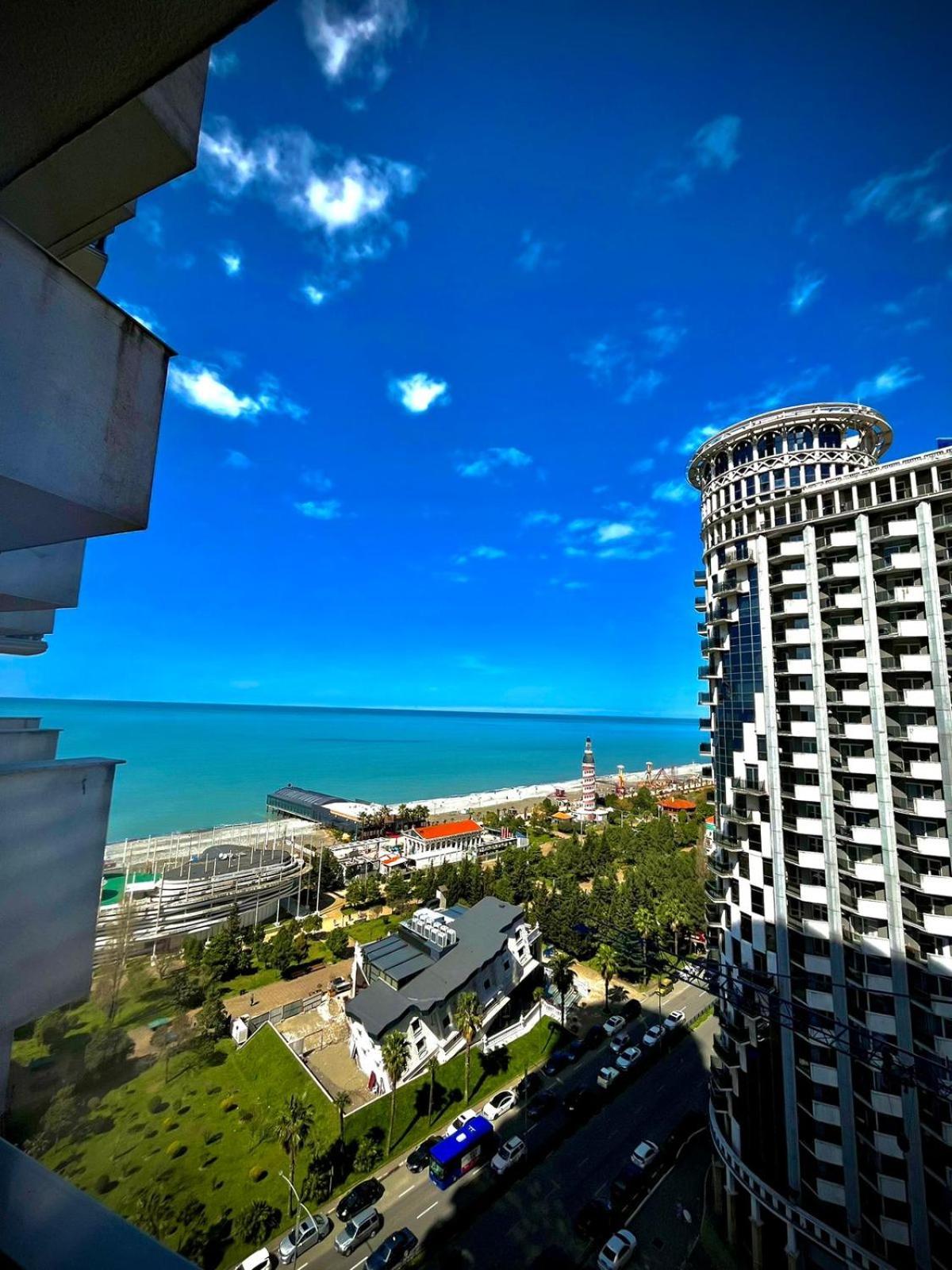Aparthotel Holiday Lux 巴统 外观 照片