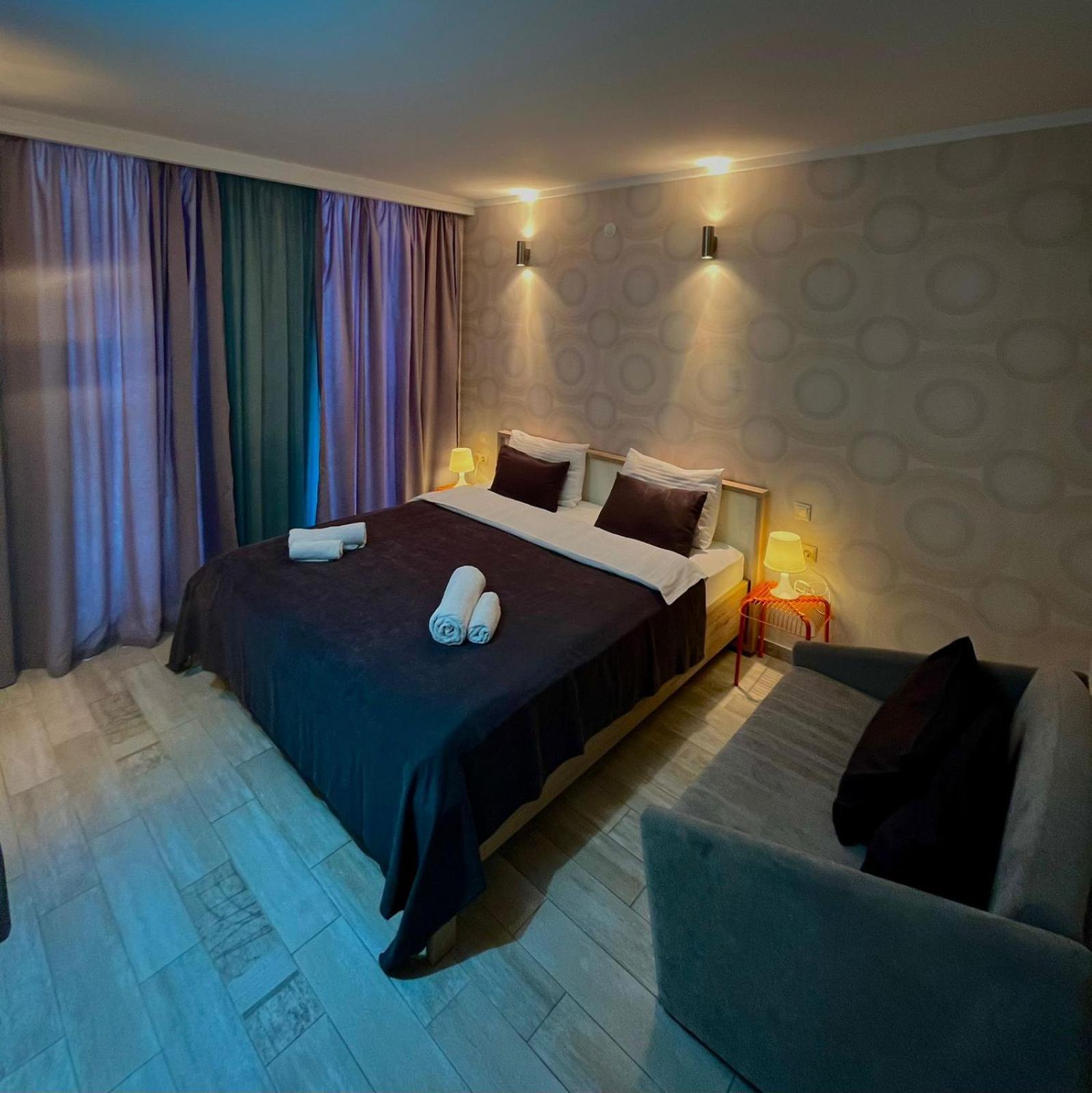 Aparthotel Holiday Lux 巴统 外观 照片