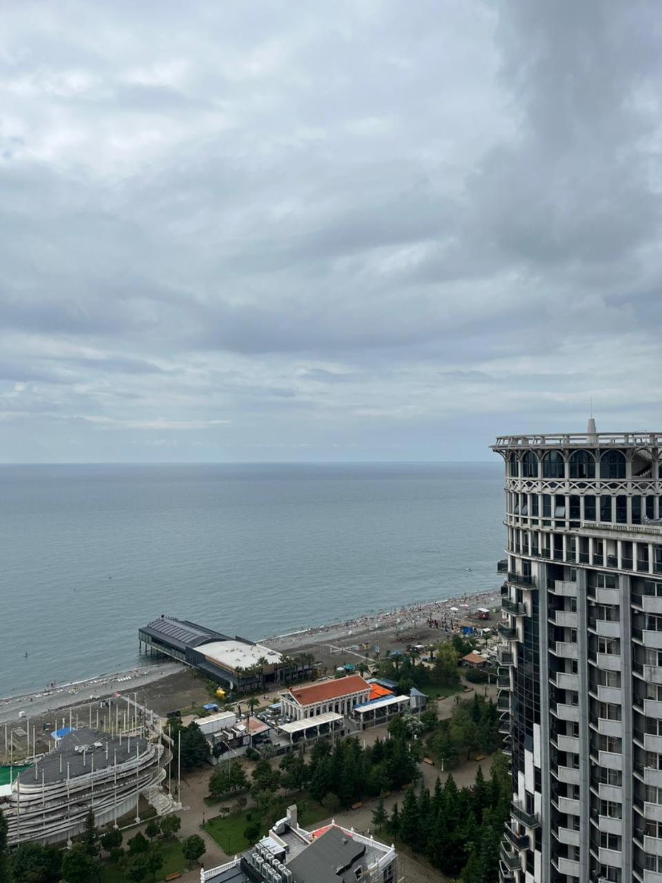 Aparthotel Holiday Lux 巴统 外观 照片