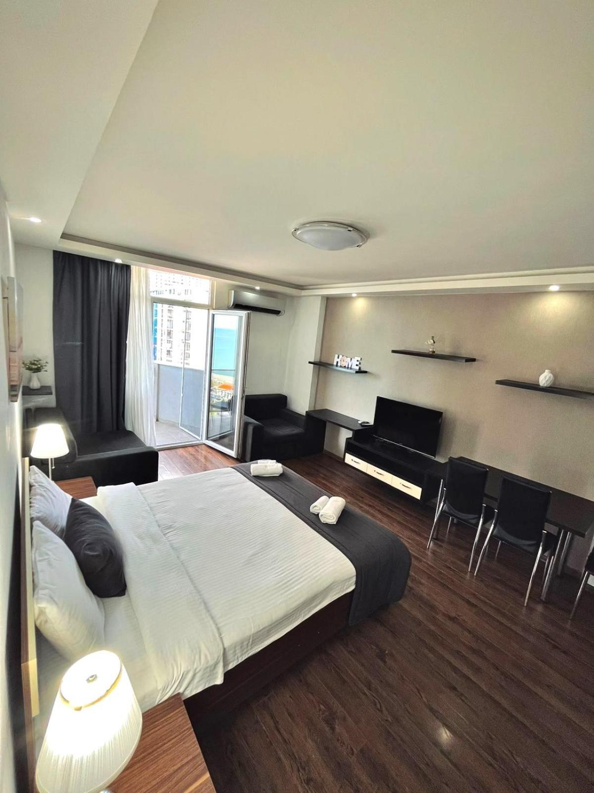 Aparthotel Holiday Lux 巴统 外观 照片