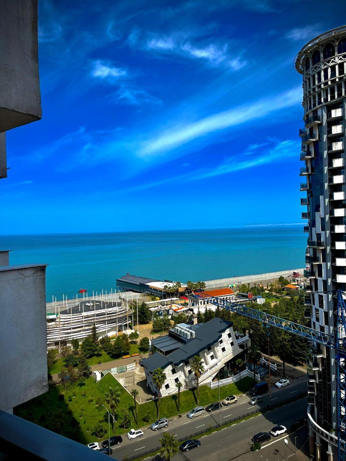Aparthotel Holiday Lux 巴统 外观 照片