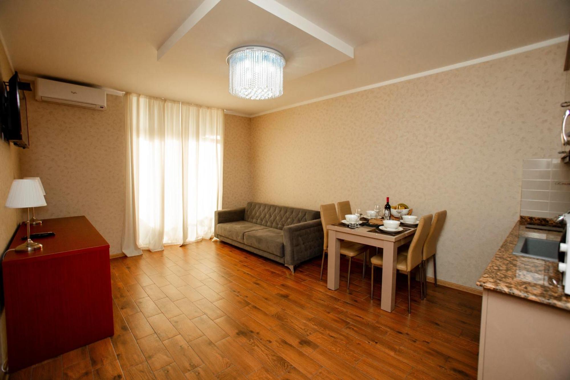 Aparthotel Holiday Lux 巴统 外观 照片