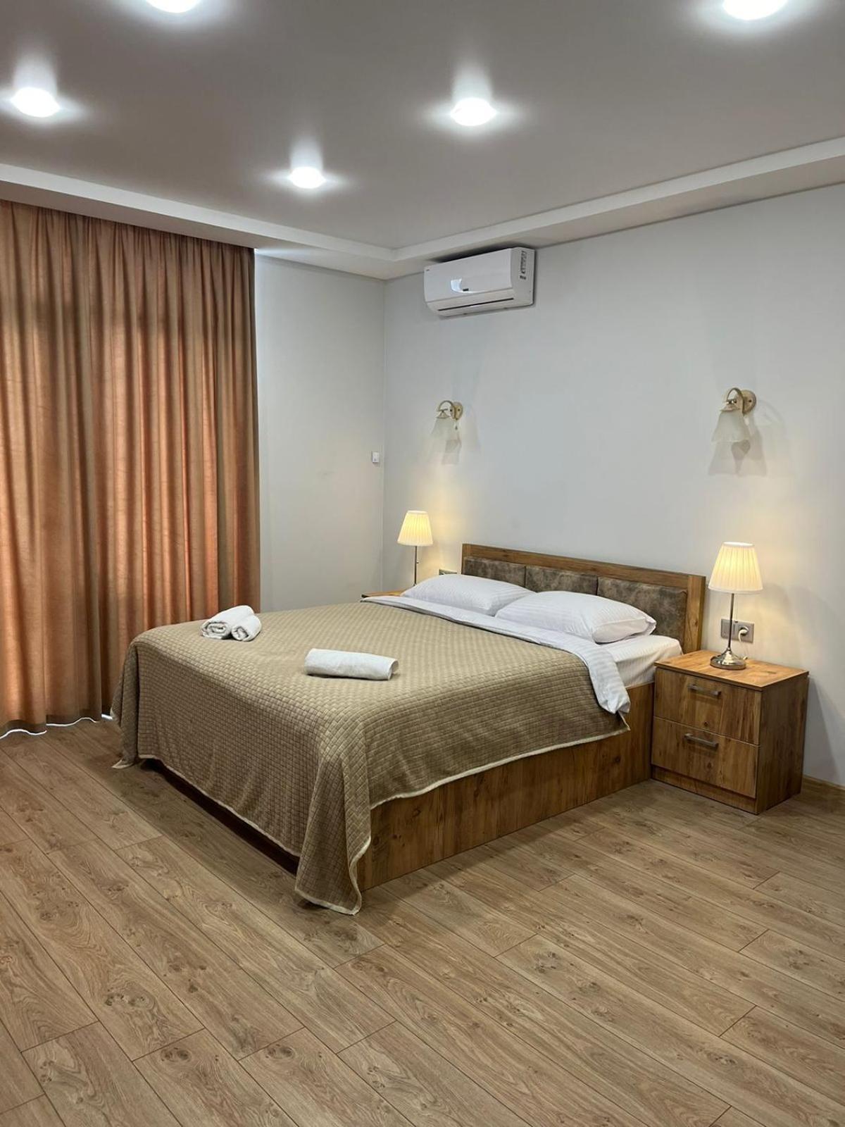 Aparthotel Holiday Lux 巴统 外观 照片