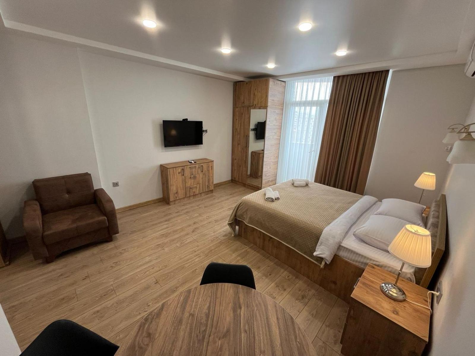 Aparthotel Holiday Lux 巴统 外观 照片