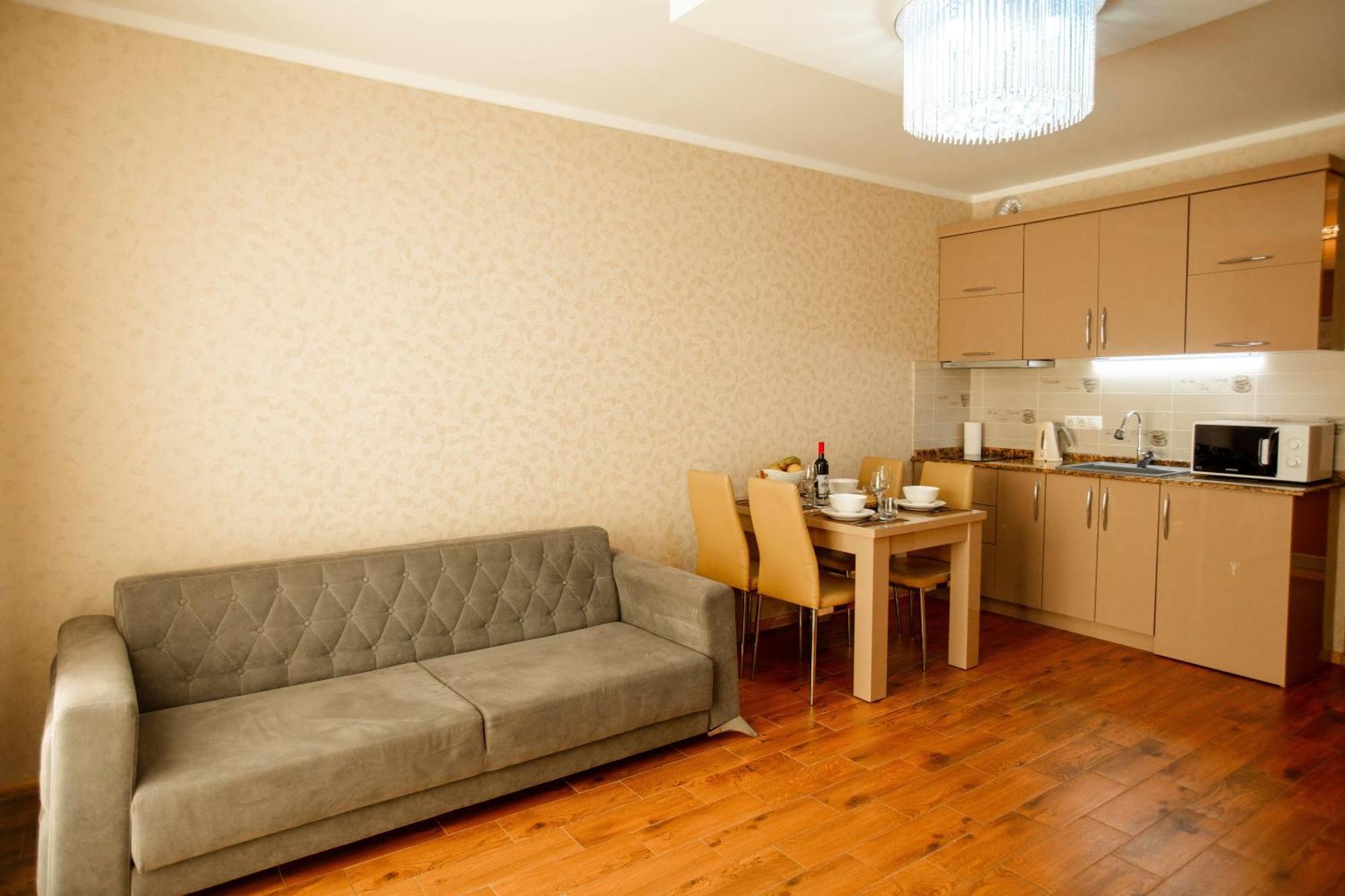 Aparthotel Holiday Lux 巴统 外观 照片