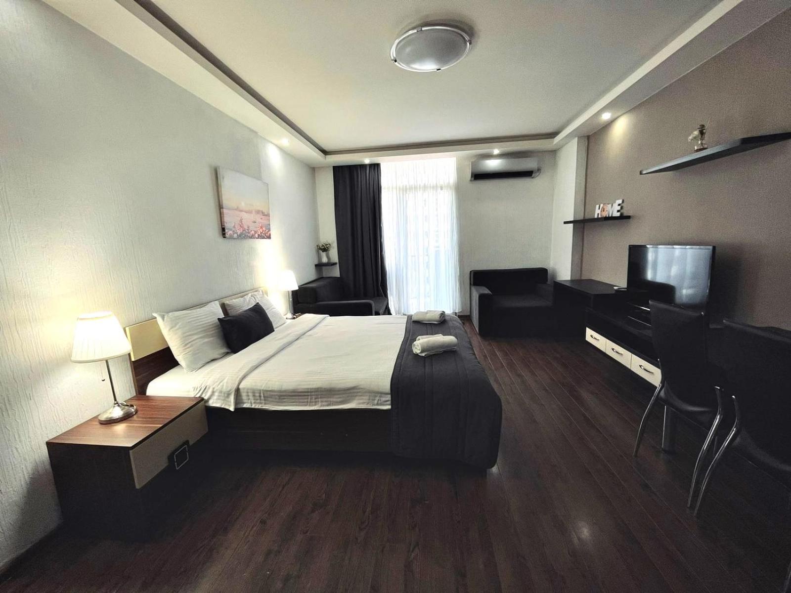 Aparthotel Holiday Lux 巴统 外观 照片