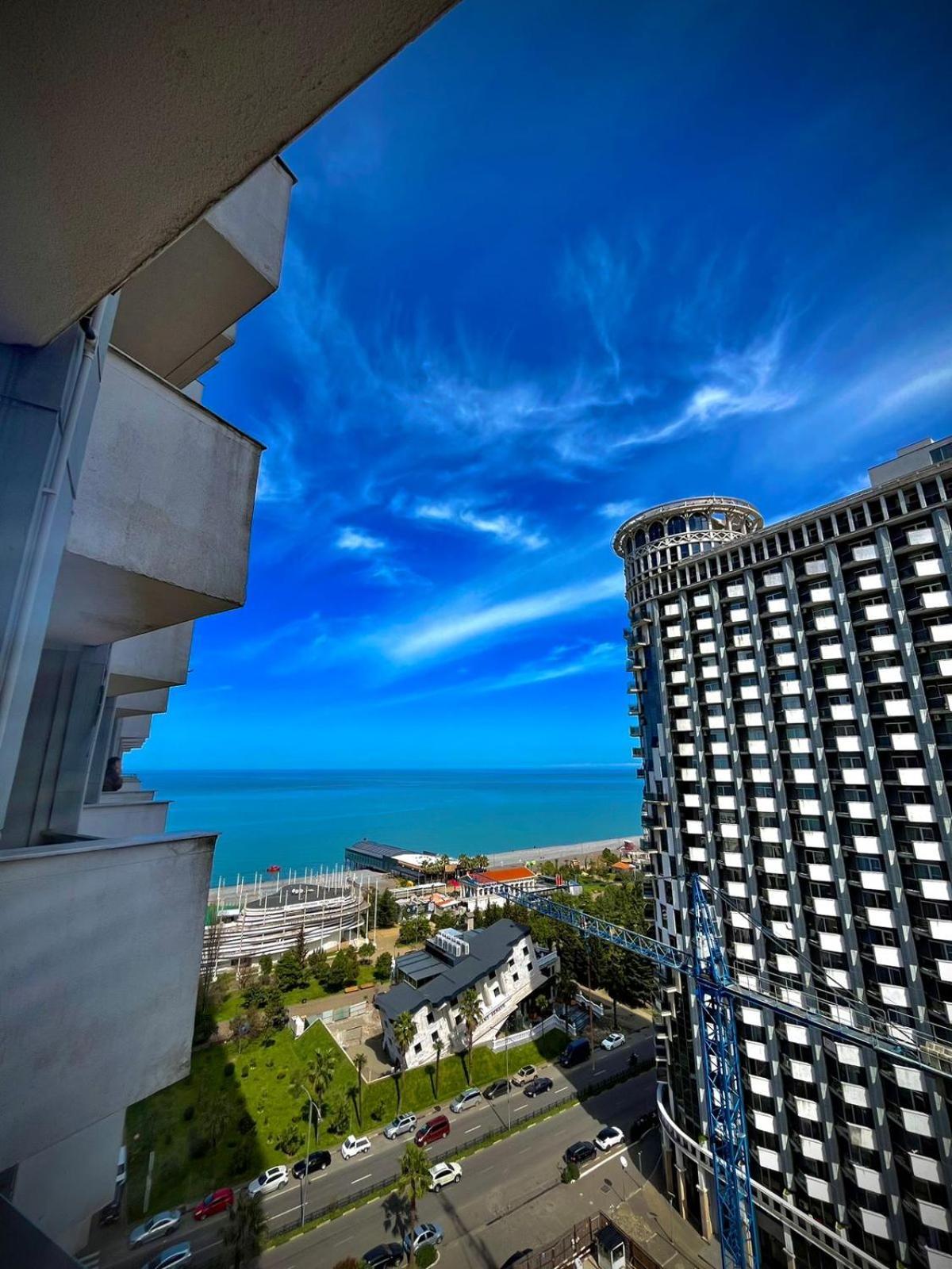 Aparthotel Holiday Lux 巴统 外观 照片