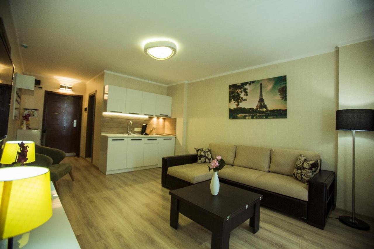 Aparthotel Holiday Lux 巴统 外观 照片