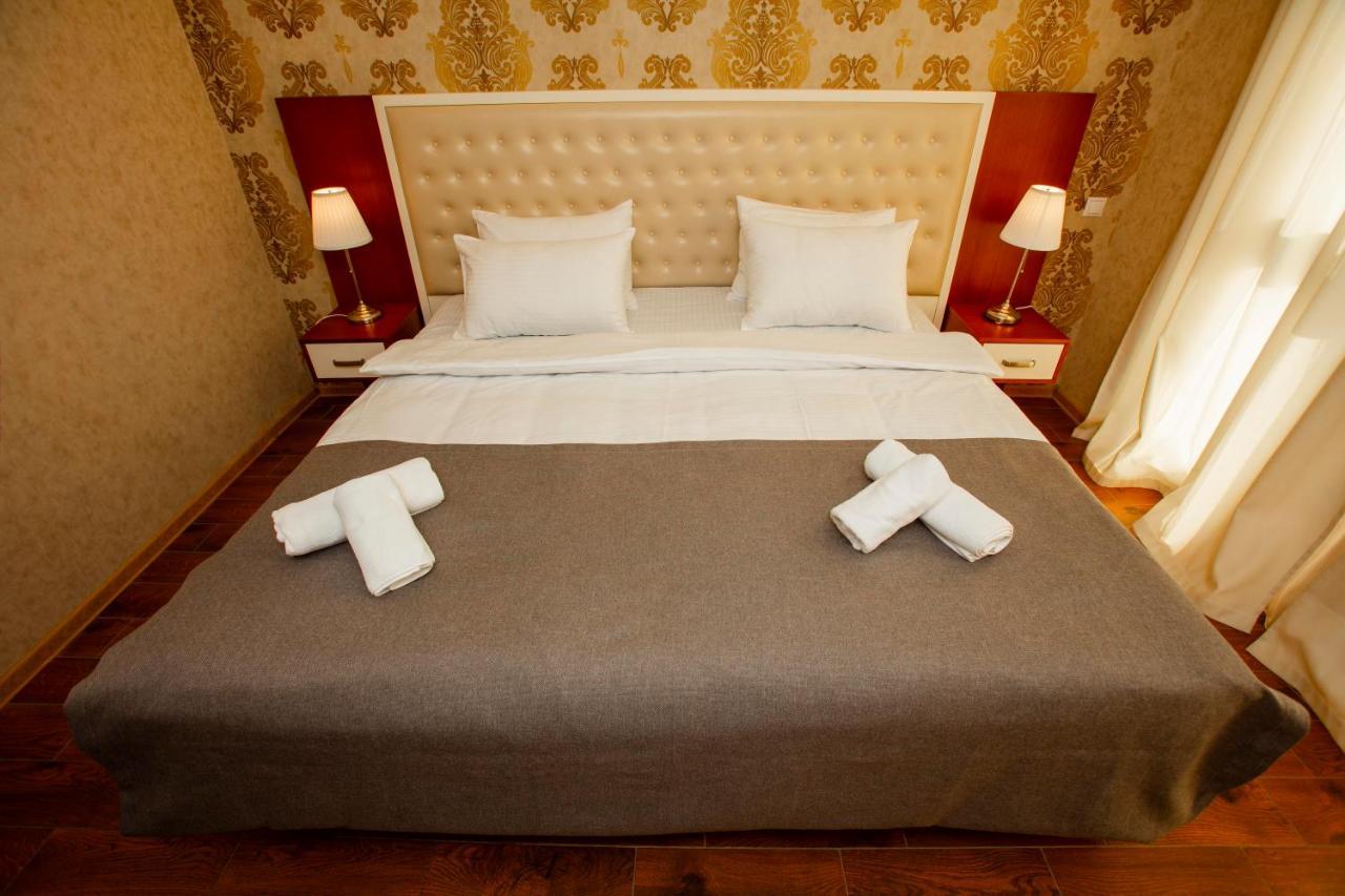 Aparthotel Holiday Lux 巴统 外观 照片