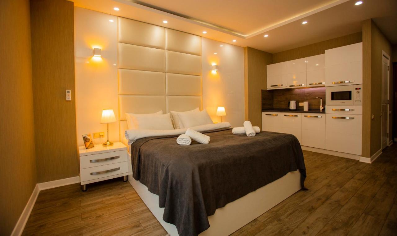 Aparthotel Holiday Lux 巴统 外观 照片