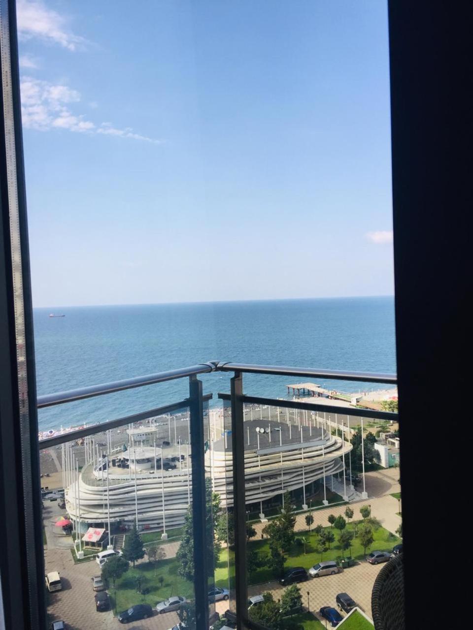 Aparthotel Holiday Lux 巴统 外观 照片